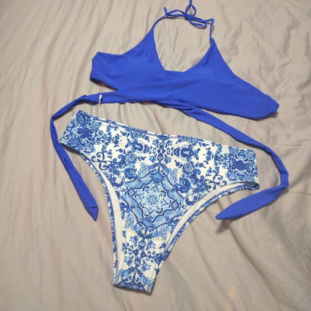 Bikini fits like size 18/20